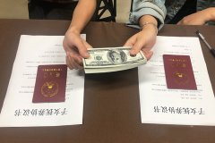 父母监护人是      顺位吗？