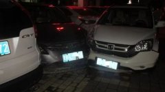 <b>女老板深夜连撞8车 发生交通事故后如何紧急处理？</b>